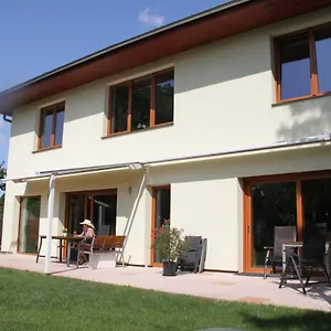 Lovely Apartment, Garden, Parking, Wifi, Netflix Praga